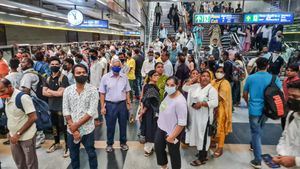 Delhi Metro Yellow Line Disruption: Commuters Face Delays Due to Heavy Rain