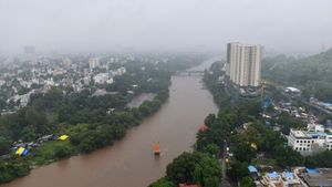Mumbai Weather Forecast: Heavy Rains To Continue, IMD Puts Raigad and Pune Ghats on Red Alert