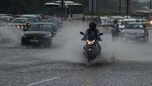 Heavy Rain Causes Waterlogging In Delhi, IMD Predicts More Rain On Sunday