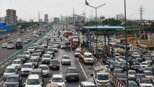 Delhi Police Issues Traffic Advisory After Mahipalpur-Mehrauli Road Collapse Near Vasant Kunj