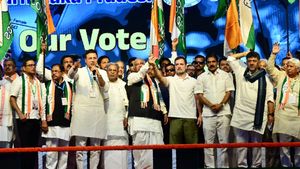 Rahul Gandhi Accuses BJP and Election Commission of Massive Voter Fraud at Bengaluru Rally