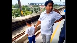 Delhi Metro Viral Video Shows Man Lets His Son Urinate On Tracks