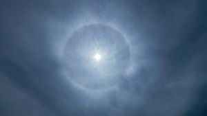 Sun Halo Over Mangaluru: Stunning Rainbow Ring Around the Sun Leaves Residents in Awe