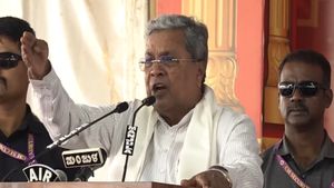 ‘Sit Down!’: Siddaramaiah Addresses Unruly Audience at Mysuru Dasara Inauguration