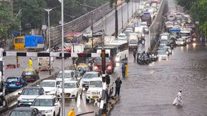 Mumbai Rains: Heavy Downpour Causes Waterlogging, Flight Delays As IMD Issues Red Alert