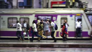 Mumbai Local Train Chaos: Andheri Glitch Cancels 30+ Trains, Commuters Suffer Hours Of Delays