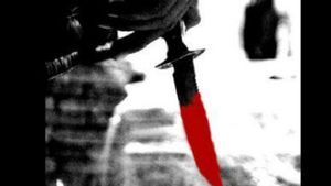 Bengaluru Woman Fatally Stabbed By Husband At Bus Stand In Front Of Daughter