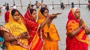 Delhi CM Rekha Gupta Allows Chhath Puja on Yamuna Bank, Past Cases to be Withdrawn