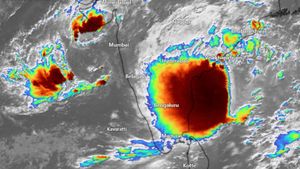 Cyclone Montha Impact in Karnataka: 65 Trains Cancelled, Flights Hit in Andhra and Bengaluru