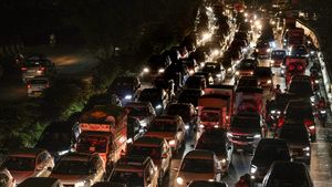 Delhi Faces Severe Traffic Congestion During Festive Season: Major Routes Impacted