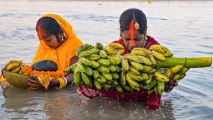 Delhi Prepares For Largest-Ever Chhath Puja 2025 With 17 Modern Ghats Along Yamuna