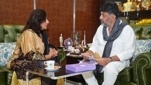 Kiran Mazumdar-Shaw, DK Shivakumar Meet Amid Bengaluru Infrastructure Row