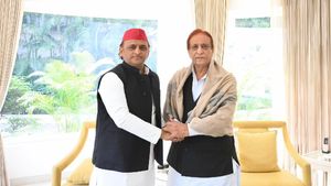 Akhilesh Yadav–Azam Khan Meeting Signals Strategic Reconciliation and Renewed Unity in Samajwadi Party