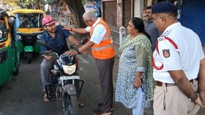 Video: BJP MLA Dons Traffic Cop's Hat in Bengaluru For a Day, Wins Hearts