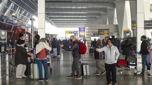 Technical Glitch at Delhi Airport Disrupts Over 100 Flights