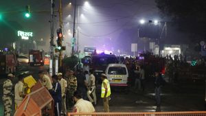 Delhi Explosion: Slow-Moving Hyundai i20 Car With 2-3 Occupants Used in Red Fort Explosion