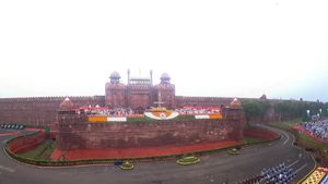 Twin Car Explosions Rock Delhi’s Red Fort Area, Shops Damaged, Police Launch Probe