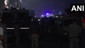 US Embassy In New Delhi Issues Security Alert After Deadly Explosion Near Red Fort