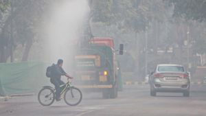 Delhi AQI Hits 400, Enters ‘Severe’ Category As Toxic Haze Chokes National Capital