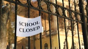 Delhi Schools Implement Hybrid Teaching For Classes Up To Five Due To Air Quality Concerns