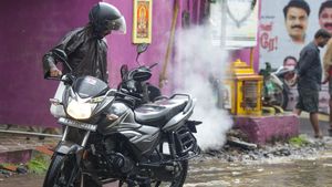 Tamil Nadu Weather: 11 Dists On Yellow Alert; Chennai to See On-and-Off Rains Till Tuesday