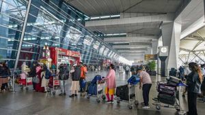 Bengaluru Bomb Alert: Lulu Mall, Airport on High Security Watch As Email Threat Warning of Explosions