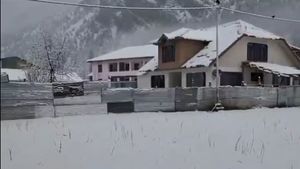 Watch: Chillai-Kalan Begins as Kashmir Sees Fresh Snowfall This Season