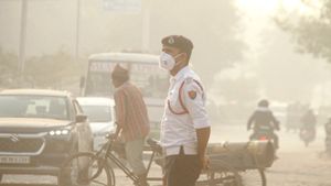 Delhi Air Quality Still ‘Very Poor’; AQI Continues To Hover Above 300