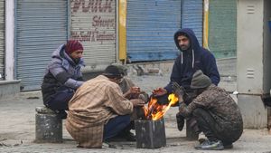 Srinagar Reels Under Cold Wave As Temperature Drops To Zero