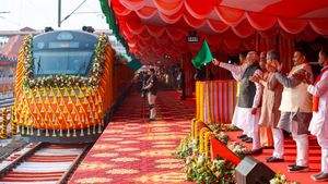 Holiday Rush Hits Vande Bharat: Bengaluru–Ernakulam Route Sees Full Bookings and Long Waiting Lists