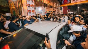 Acharya Prashant Captivates Audience At Pune Book Festival