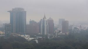 Bengaluru Weather Turns Colder as Temperatures Dip Across City, IMD Predicts Light Rain This Weekend
