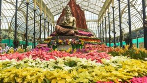 Bengaluru Flower Show 2026 at Lalbagh Draws Over 8 Lakh Visitors on Republic Day, Revenue Touches ₹2.75 Crore
