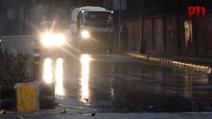 Delhi’s AQI Eases to ‘Poor’ as Rain and Thunderstorms Bring Relief