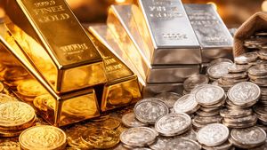 Hyderabad Gold Silver Rate Today, January 28, 2026: 24K, 22K Gold See Minor Dip As Silver Extends Rally
