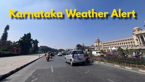 Karnataka Cold Wave: Bengaluru and Interior Districts Face Fog, Low Temperatures; Clear Skies During Day