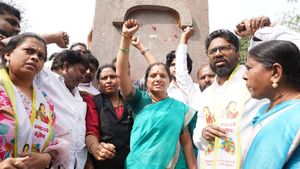 K Kavitha Seeks Acceptance of Resignation as BRS MLC, Pledges to Return as a Strong Political Force