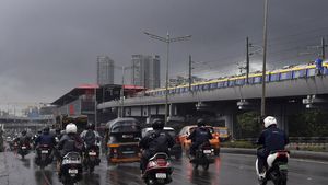 Mumbai Weather: Unseasonal Rains Hit City, More Showers Expected In Next 18 Hours
