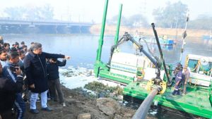 Delhi Govt Launches Advanced Dredging Drive to Clear 40-Year-Old Silt From Najafgarh Drain
