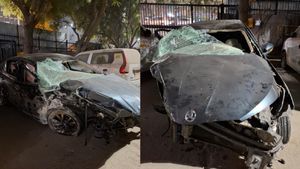 Speeding Car Crashes Near Sector-71 Underpass in Noida; One Woman Dead, Two Injured