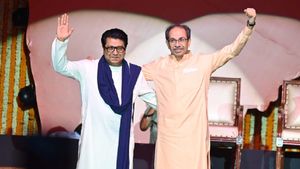 BMC Elections: From Property Tax Waiver to Public Schools, What Uddhav–Raj Promise Mumbai