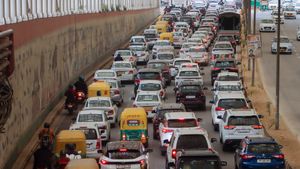 AI Summit Traffic: Delhi Traffic Crawls Near Barapullah, Kidwai Nagar During Peak Hours