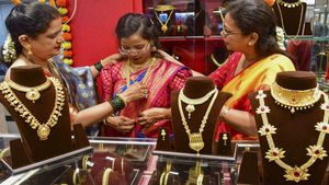 Chennai Gold & Silver Price On February 13: Is It Cheaper Or Costlier On Friday?