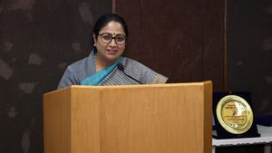 CM Rekha Gupta Pushes Delhi Transformation Plan, Massive Funds For MCD Roads, Sanitation And Education