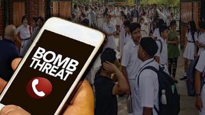 Many Schools Receive Bomb Threat Calls In Delhi, Authorities Begin Safety Inspections