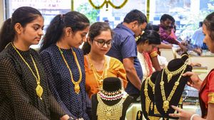 Gold, Silver Prices Surge In Chennai; Silver Jumps Nearly 3%, Gold Nears Rs 1.54 Lakh