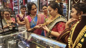 Gold & Silver Price In Mumbai Today: Yellow Metal Retreats, White Silver Metal Sees Sharp Crash