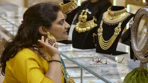 Gold & Silver Price In Mumbai Today: Yellow Metal Steady, White Metal Slips On Feb 6