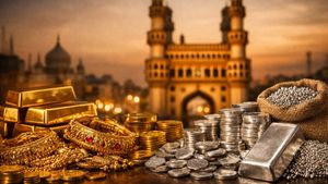 Hyderabad Gold Silver Rate Today, February 8, 2026: Check Latest 24K, 22K and 18K Gold Prices, Silver Remains 