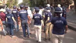 BJP–TMC Clash, Stone Pelting On Kolkata Streets Ahead Of PM Modi's Brigade Rally | Watch